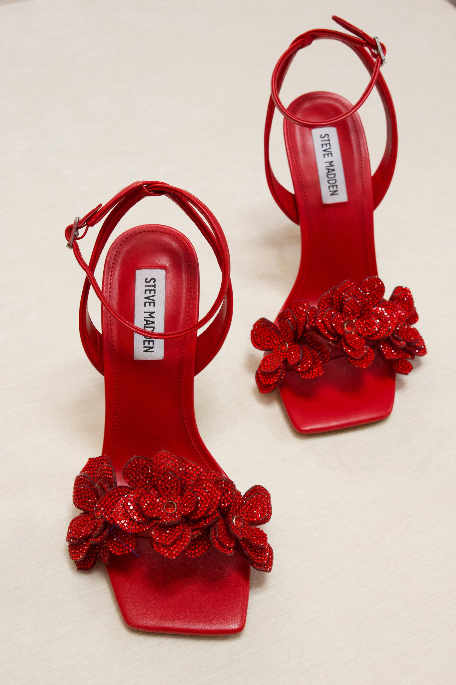 ULYANA - Red