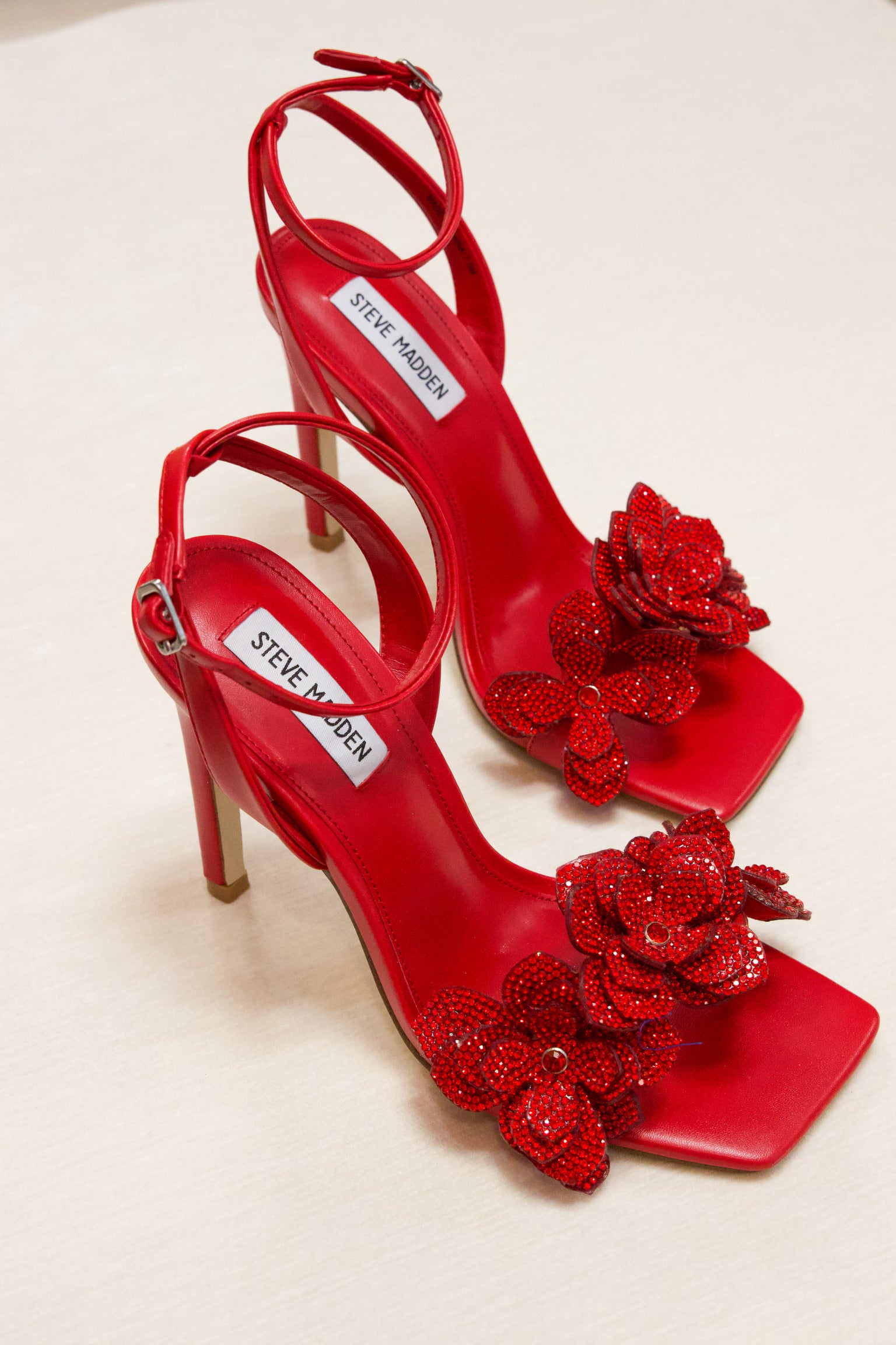ULYANA - Red
