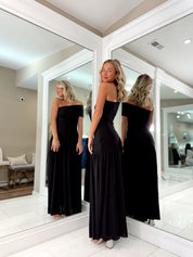 Jesselle Off The Shoudler Gown in Black