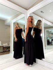 Jesselle Off The Shoudler Gown in Black