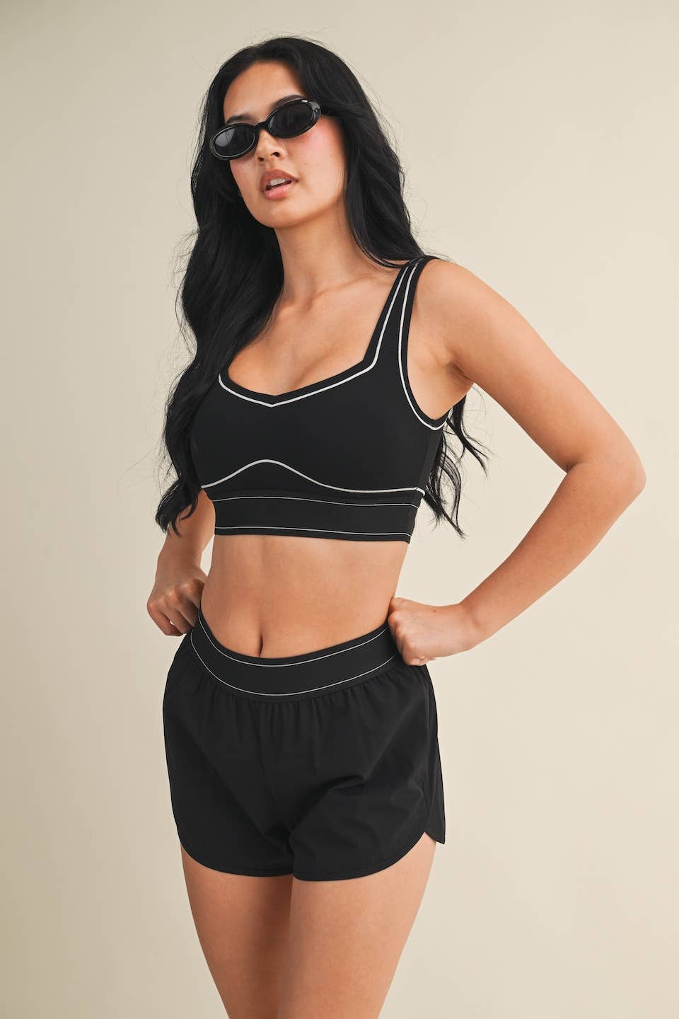 Contrast Thread Sports Bra: Black