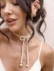 Venus Pearl Bow Necklace: Acrylic Pearl / One Size