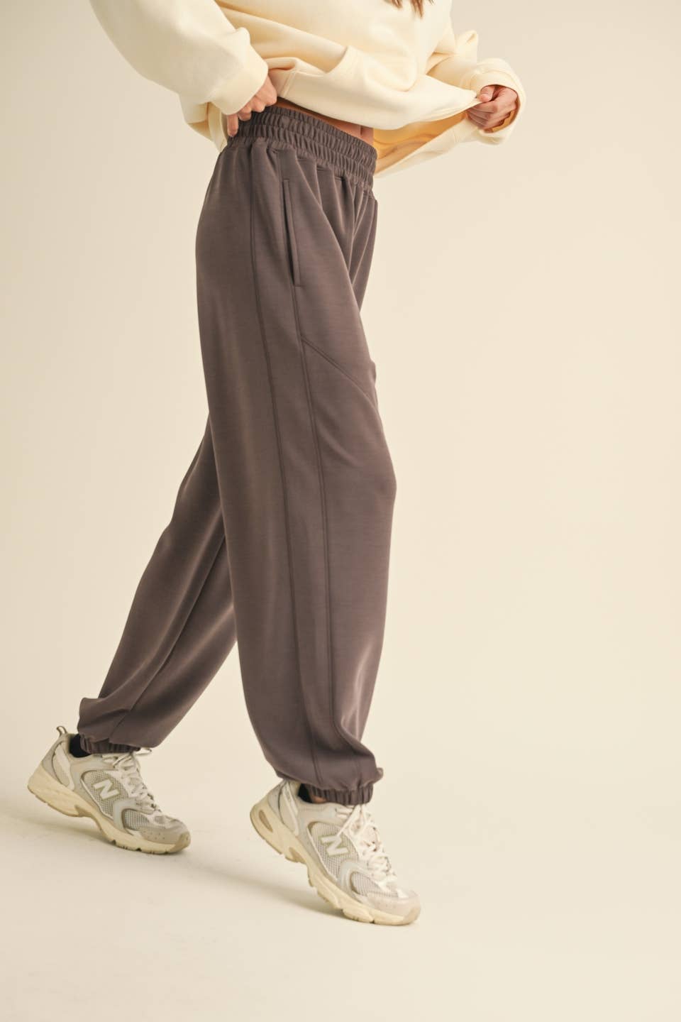 Super Soft Air Scuba Low Rise Jogger Pants: Chocolate