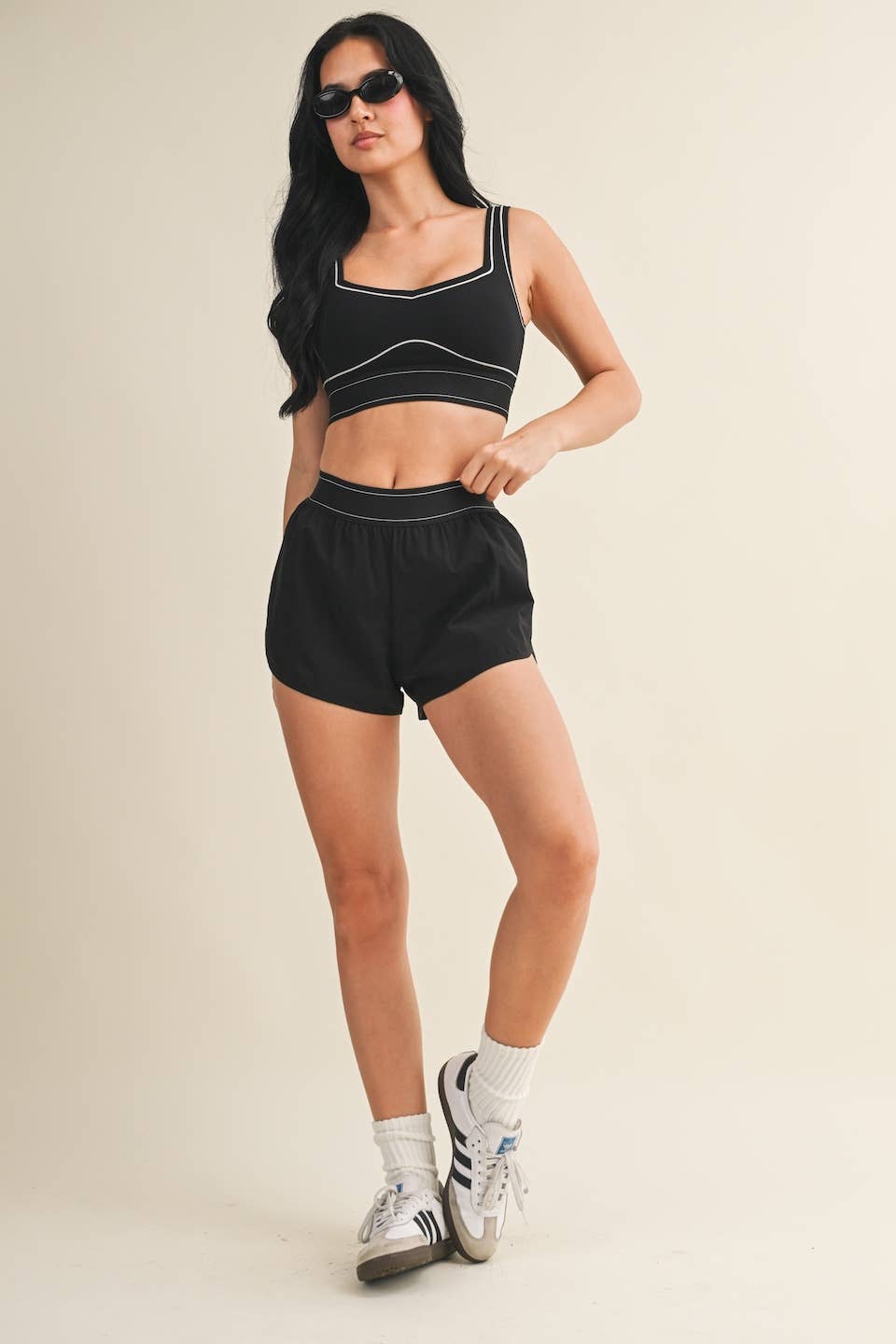 Contrast Thread Sports Bra: Black