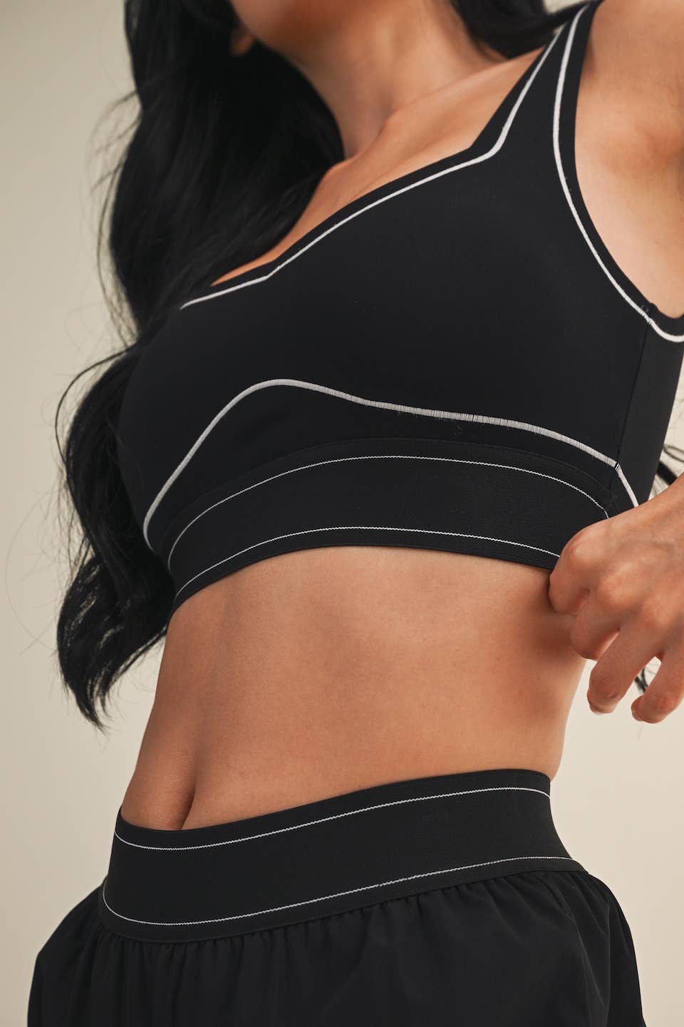 Contrast Thread Sports Bra: Black