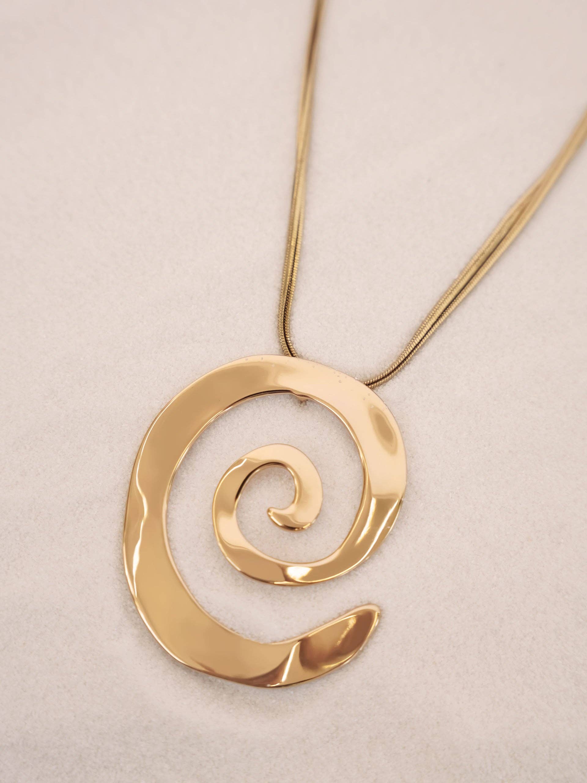 Aura Swirl Necklace: 18k Gold Plated