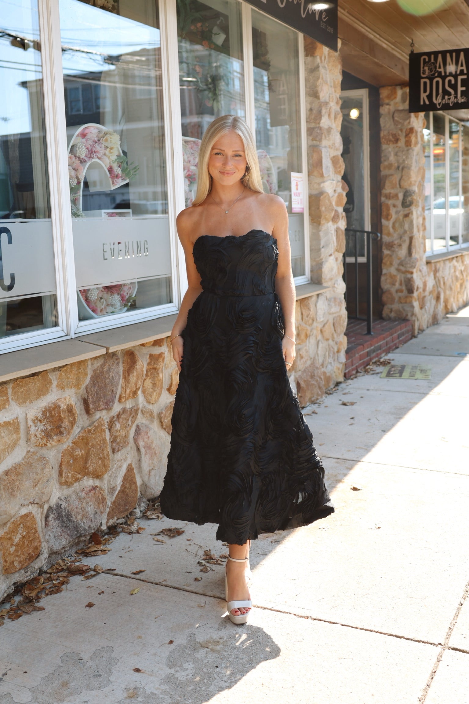 Asher Sweetheart Midi Dress in Black