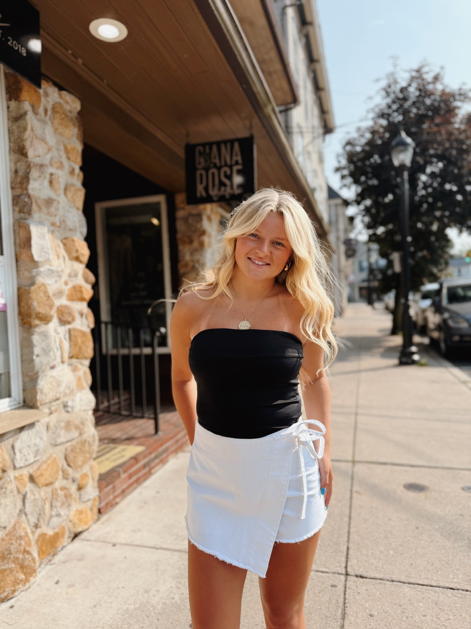 Aria Top Black/ White