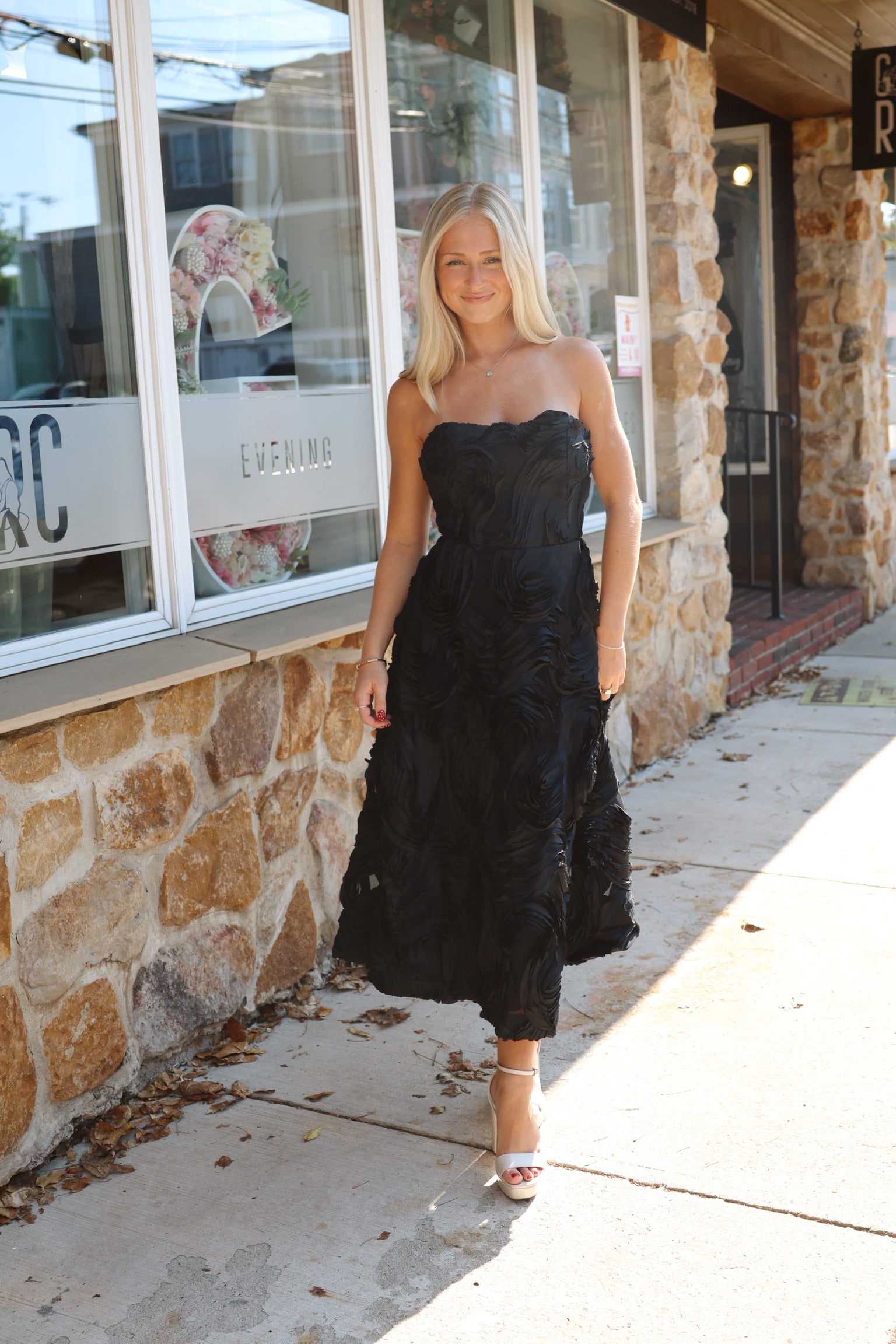 Asher Sweetheart Midi Dress in Black