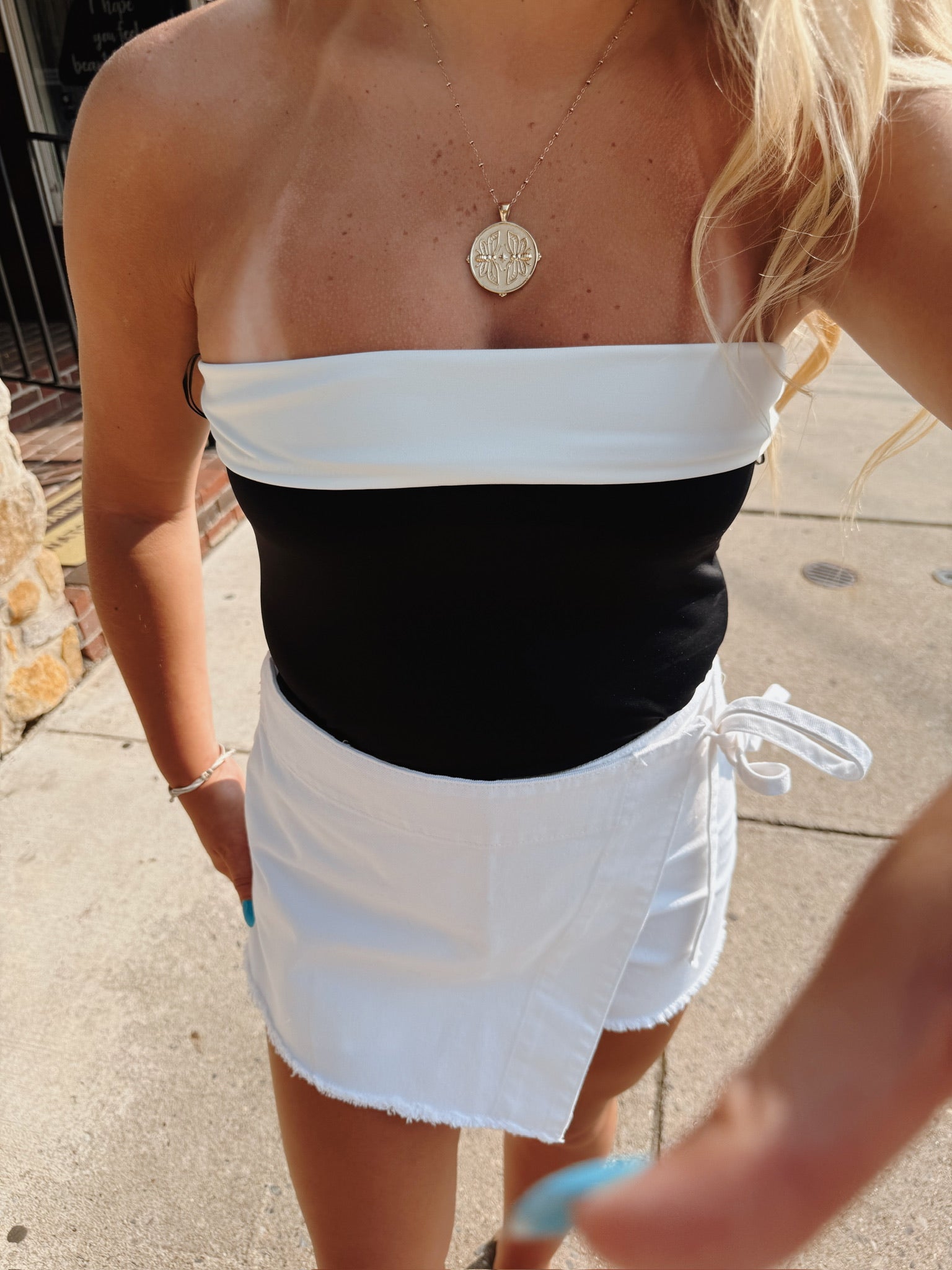 Aria Top Black/ White