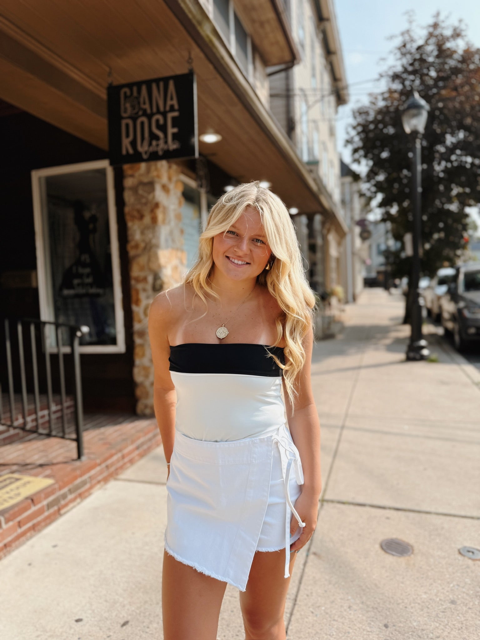 Aria Top Black/ White