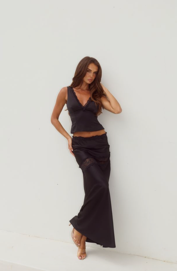 AMARA V-NECK LACE TRIM TOP - BLACK