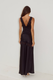 AMARA V-NECK LACE TRIM TOP - BLACK