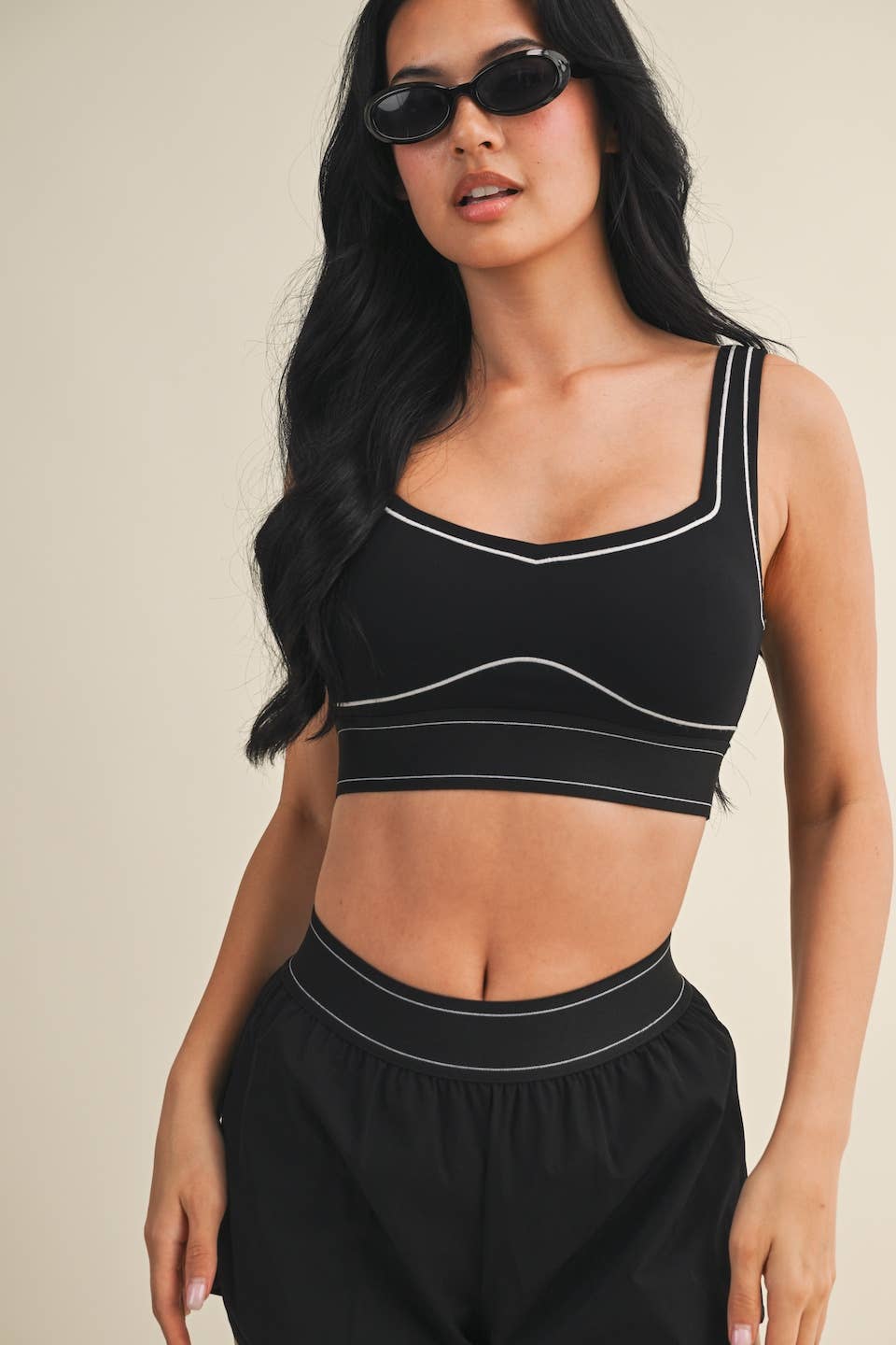 Contrast Thread Sports Bra: Black