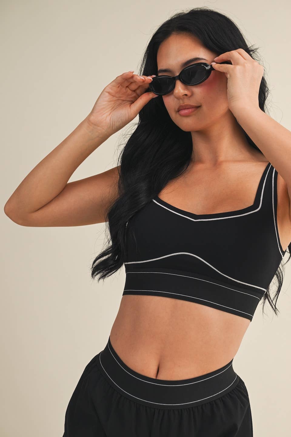 Contrast Thread Sports Bra: Black