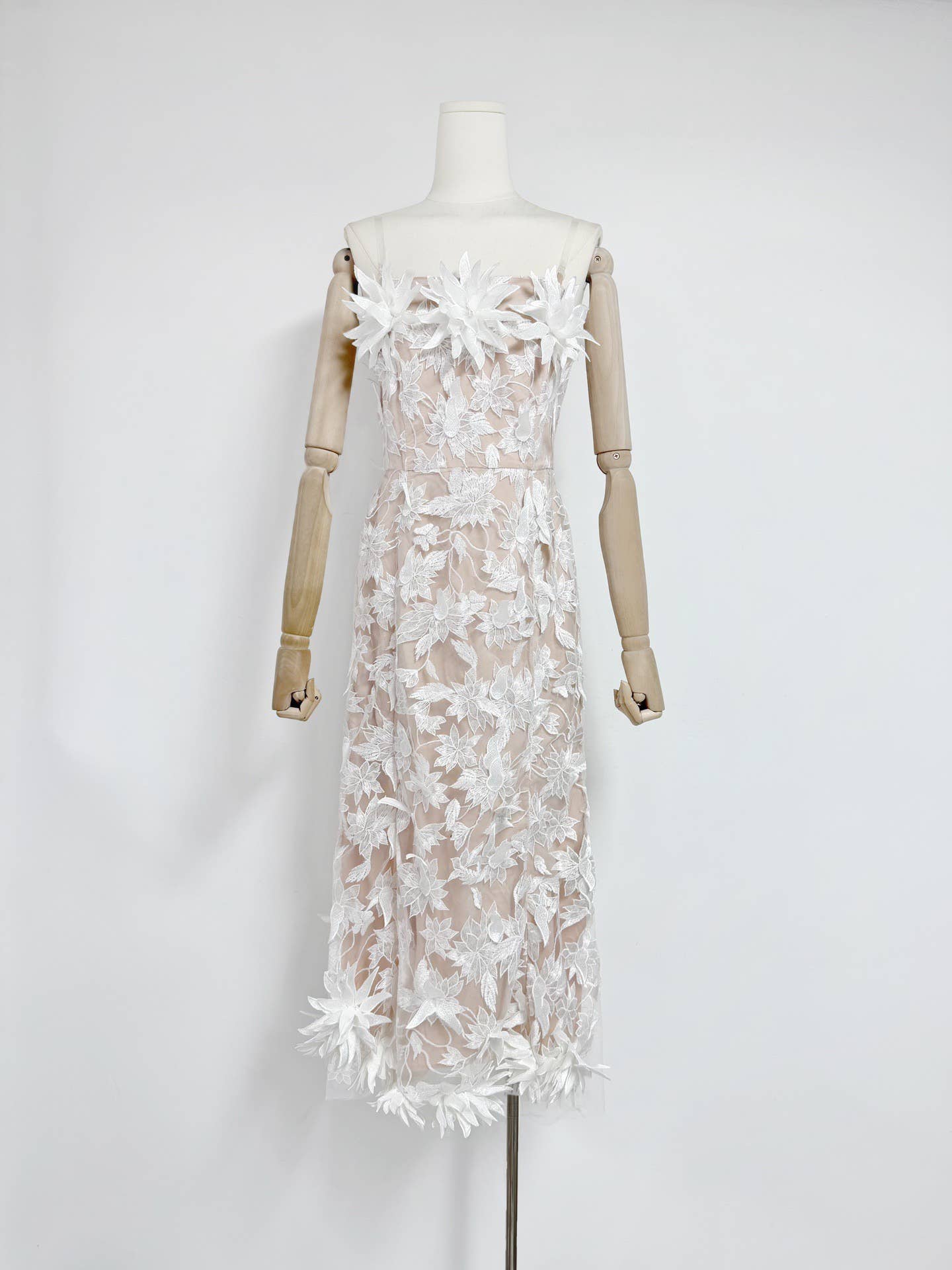 Elegant Summer Mesh 3D Embroidery Tube Top Dress in White