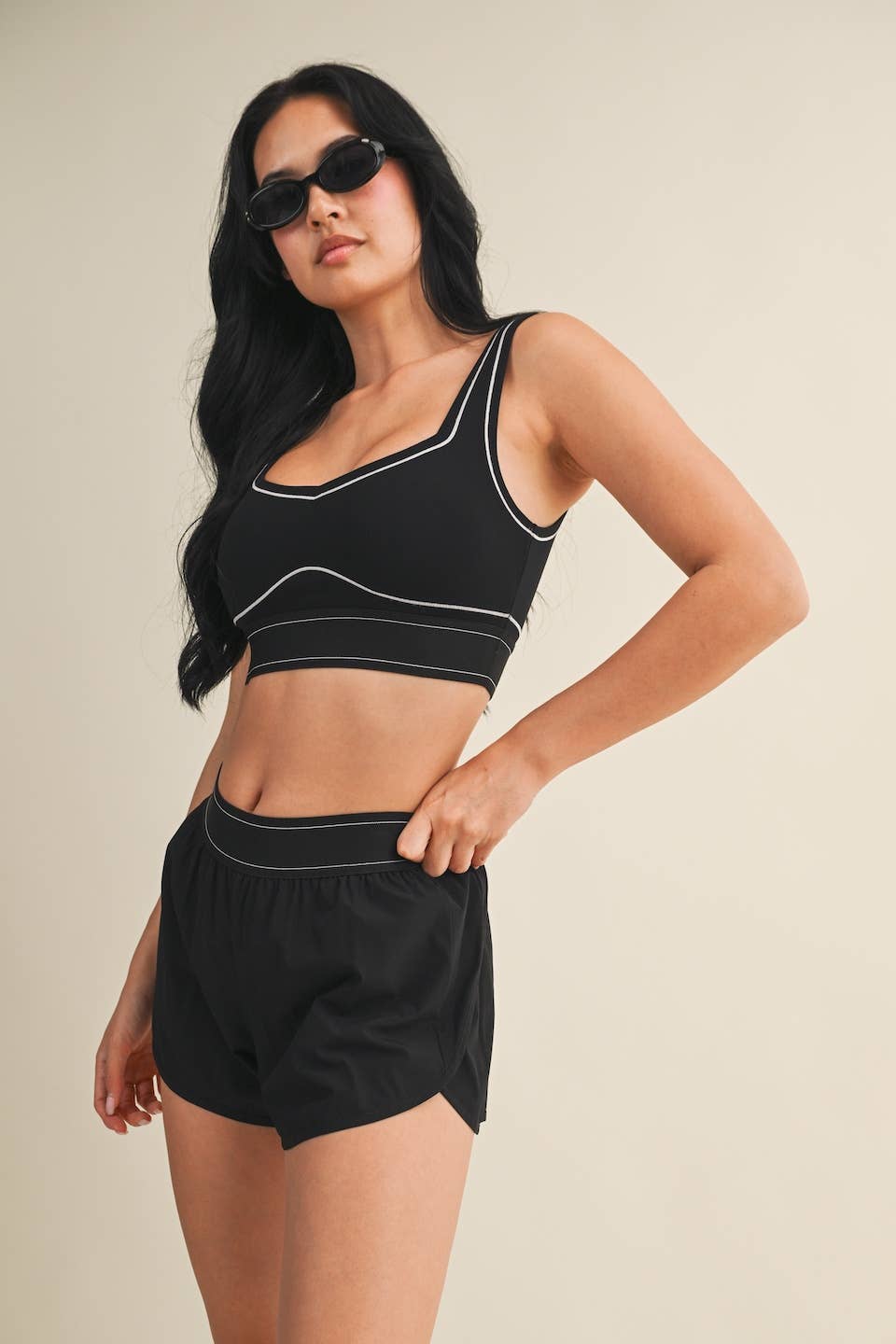 Contrast Thread Sports Bra: Black