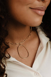Large Oval Pendant Chain Link Necklace: 18k Gold Plated / One Size
