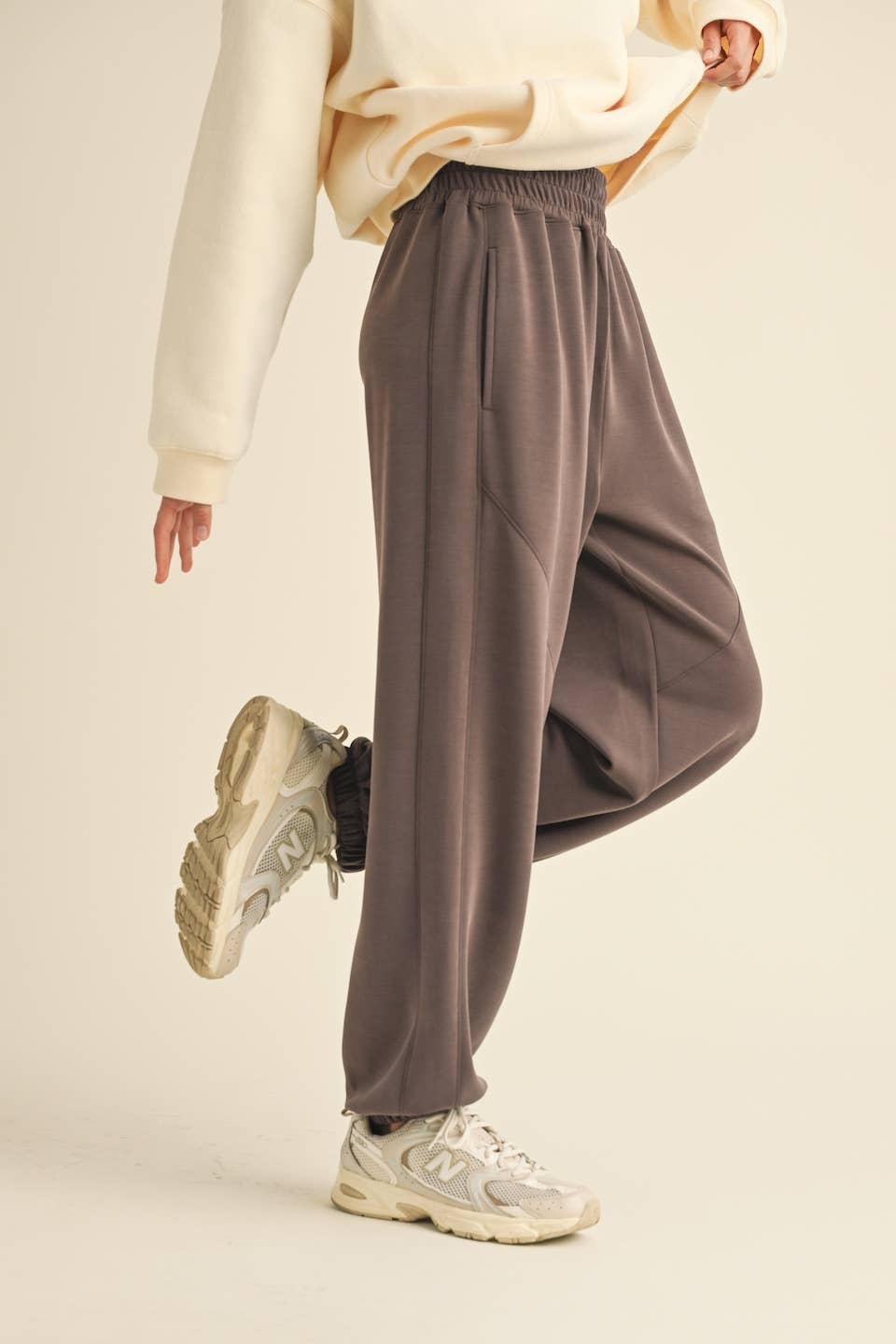 Super Soft Air Scuba Low Rise Jogger Pants: Chocolate