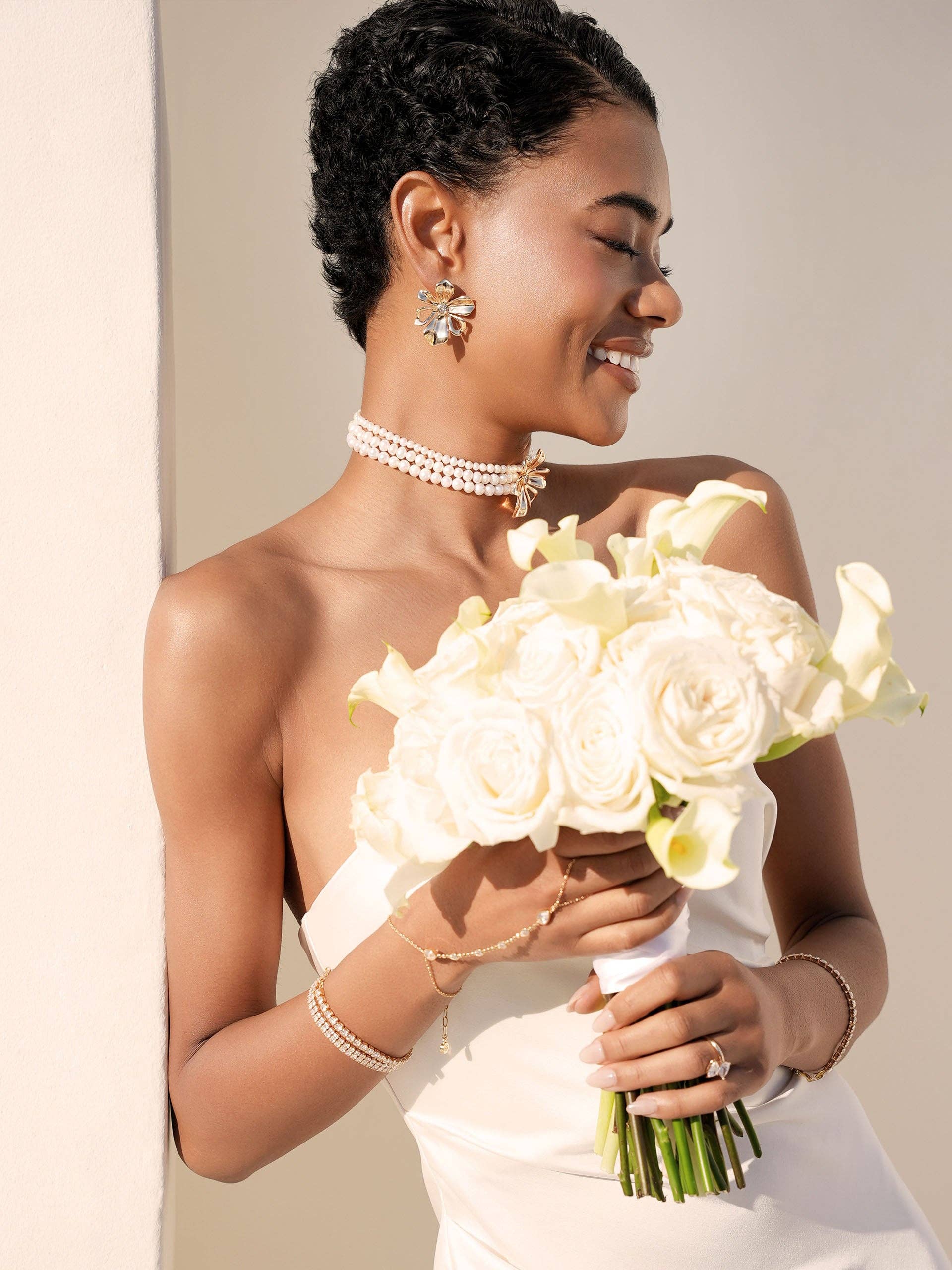 Dripping Crystal Hand Chain: Clear Crystal with Silver Plating / One Size