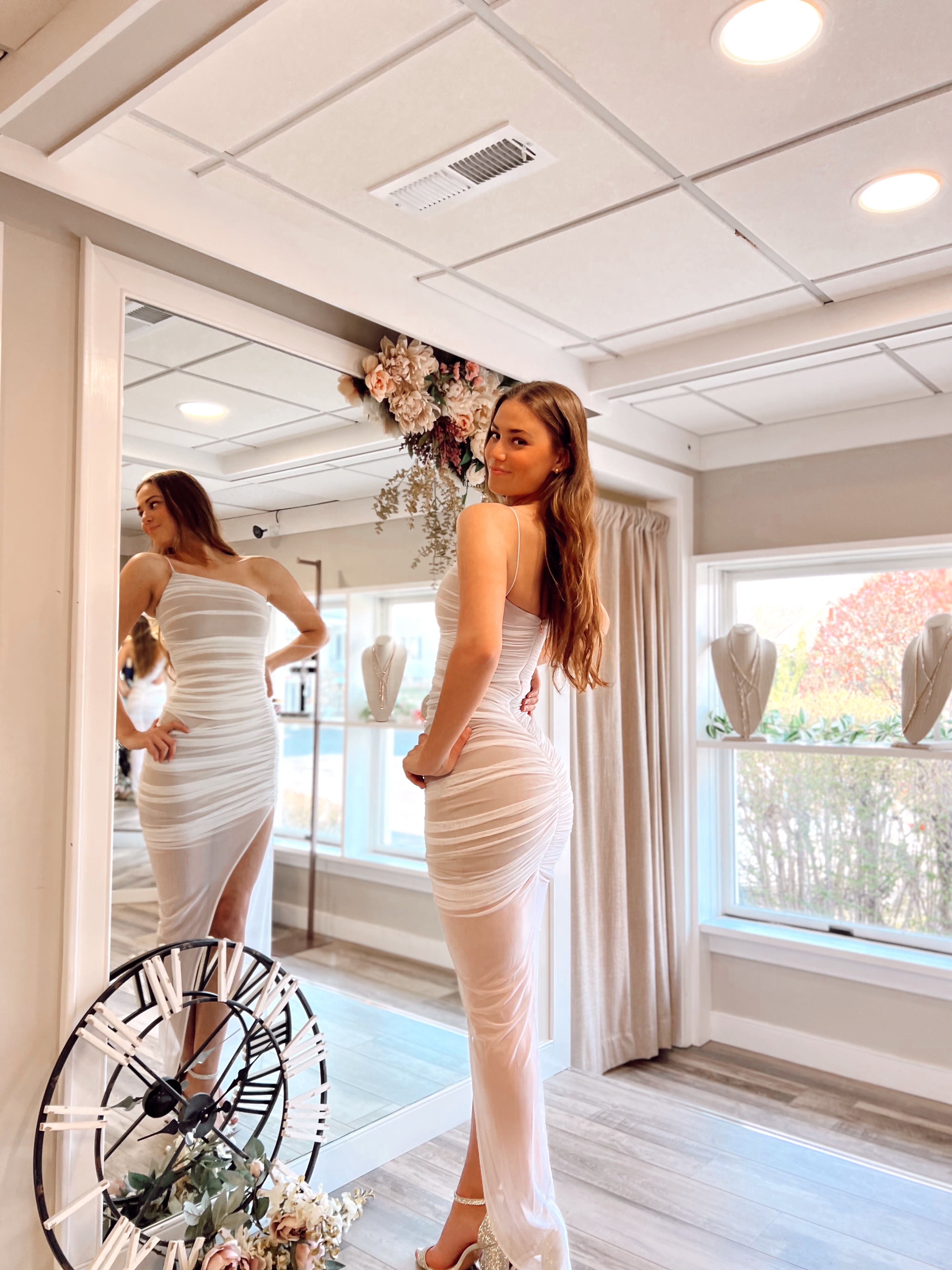 Mecca Gown White
