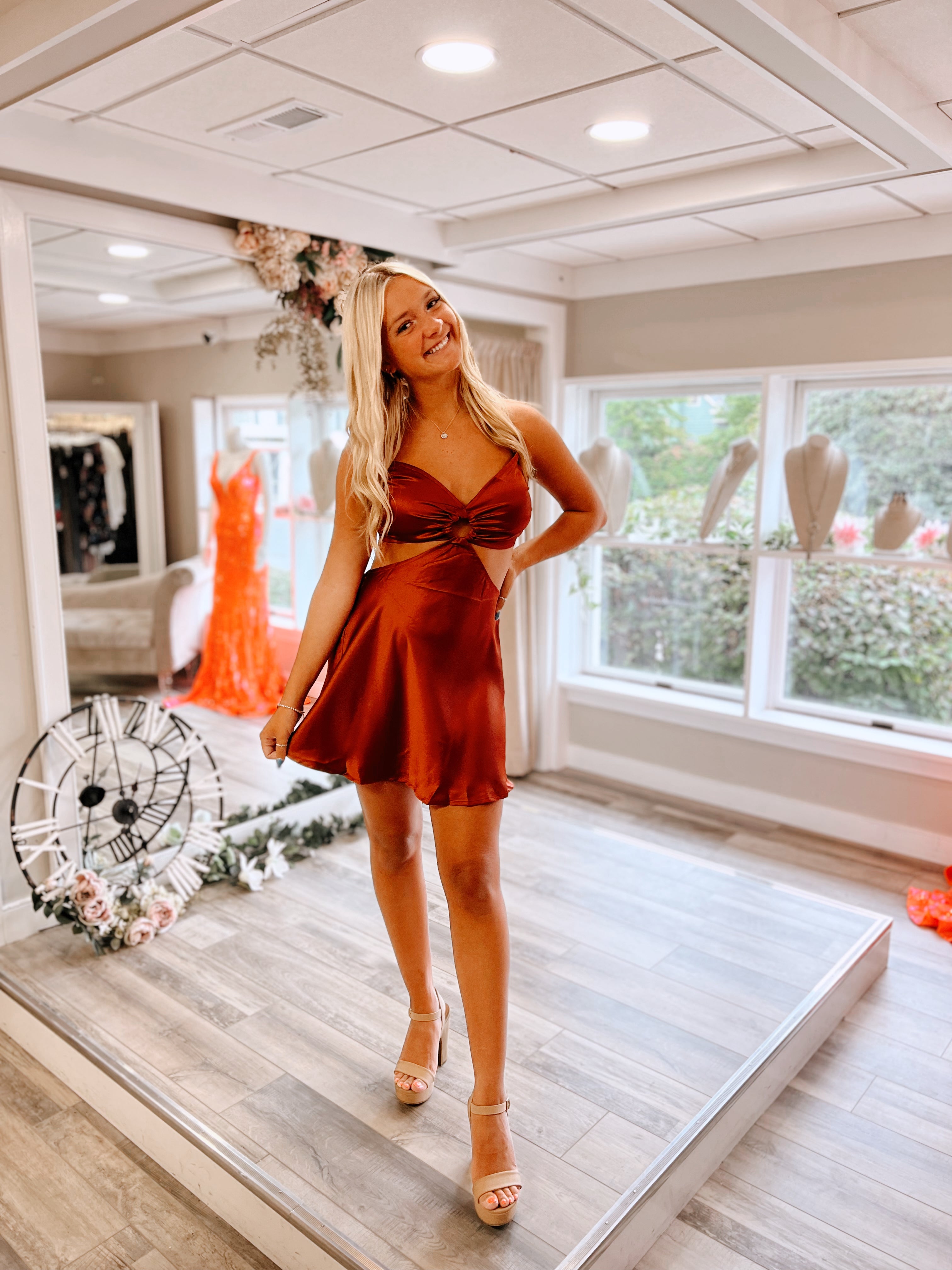 Unforgettable Satin Mini Cognac
